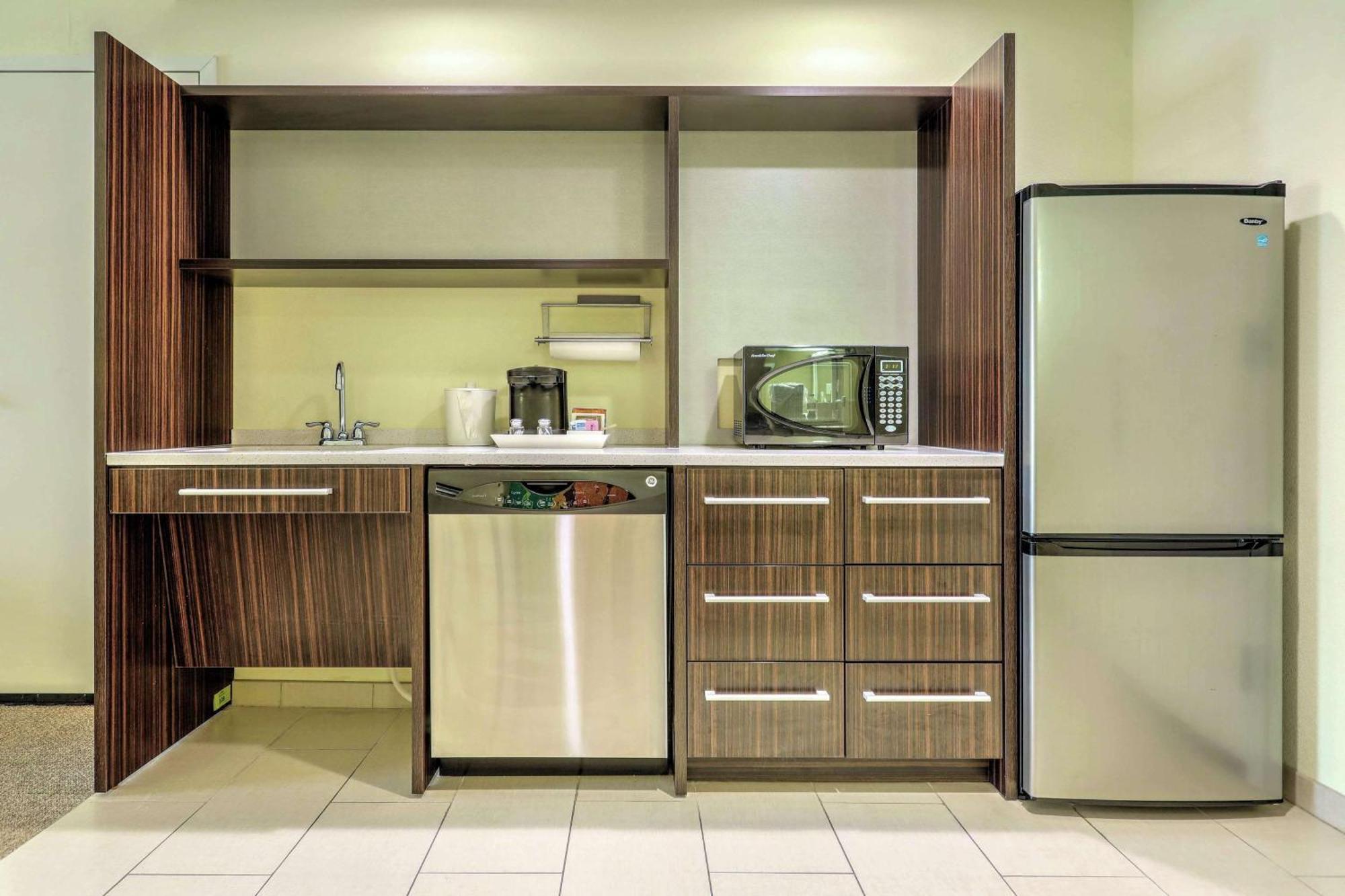 Home2 By Hilton Erie Hotel 3*